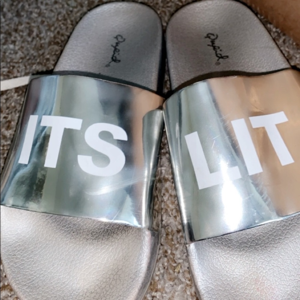 BEACH VIBES SILVER ITS LIT SLIDES SUPER CUTE SZ 7